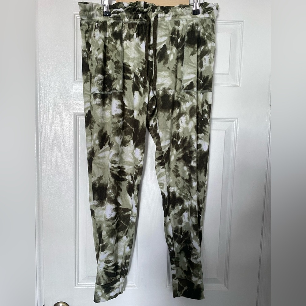 Green and White Pajama Pants Size L